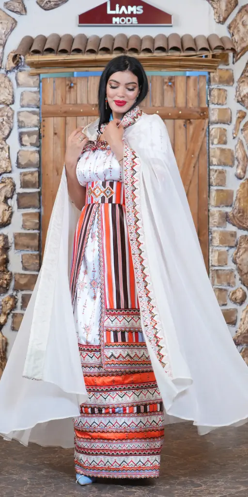 Robe Kabyle avec motifs berbère