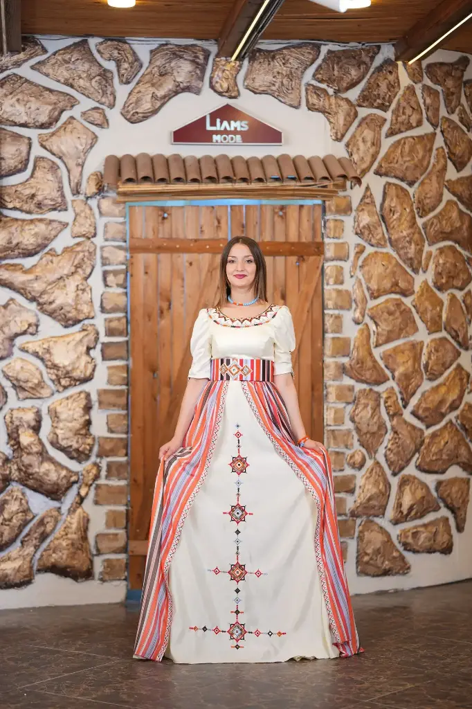 White Kabyle dress with Berber and orange train